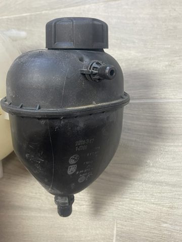 Водяной бачок системы охлаждения Бмв Х3