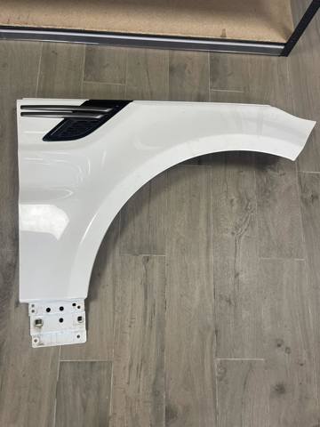 Переднее правое крыло LR044231 LAND ROVER
