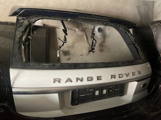 Задняя дверь LR113833 LAND ROVER