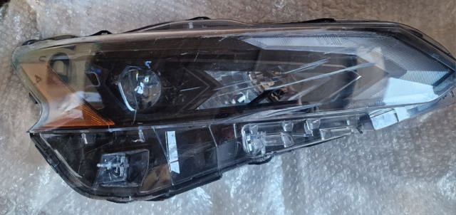 Правая блок фара 260106CA5B NISSAN