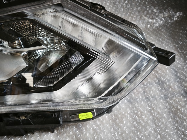 NISSAN 260106FL7A Фара правая в наличии Ужгород