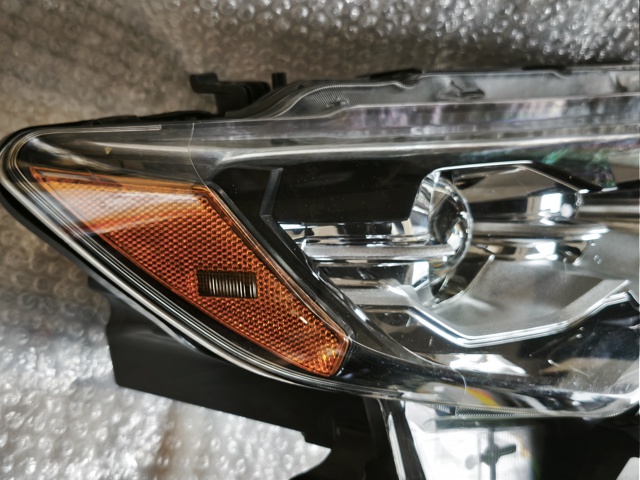 NISSAN 260106FL7A Фара правая в наличии Запорожье