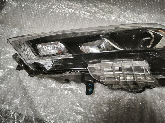 NISSAN 260604RF0B Левая фара в наличии Тернополь