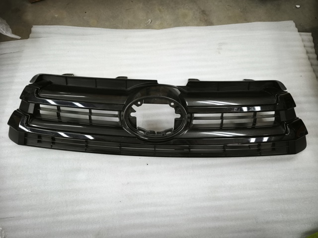 Облицовка радиатора 531010E240 TOYOTA