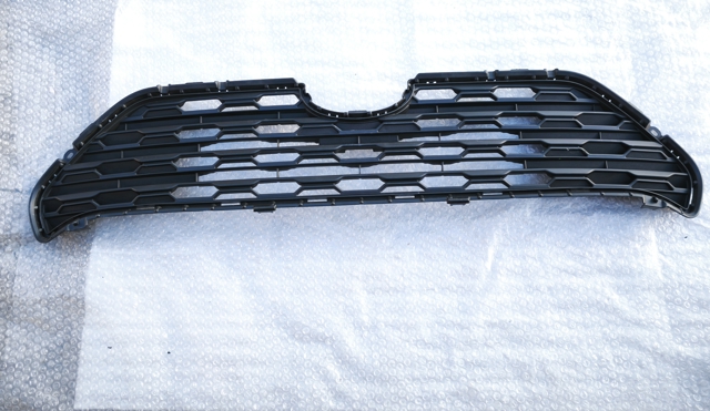 Решетка радиатора 531120R120 TOYOTA