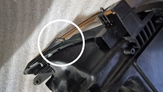 811100R042 TOYOTA Правая фара купить в Львов