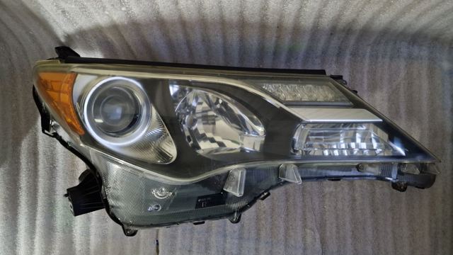 Фара правая 811100R042 TOYOTA