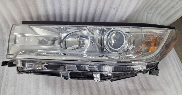 Основная фара в сборе левая 811500E330 TOYOTA