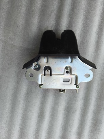 Замок крышки багажника 81230AA010 HYUNDAI