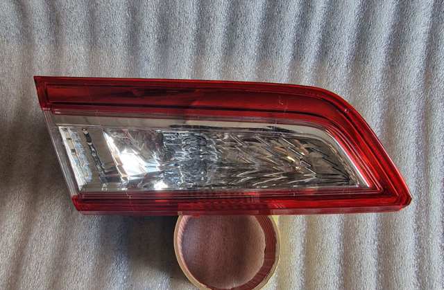Задний левый внутренний фонарь 8159006380 TOYOTA