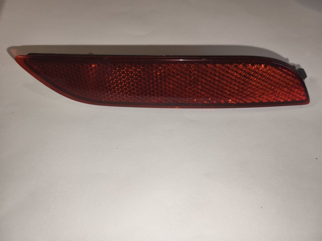 Правый катафот бампера 8191006070 TOYOTA