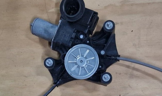 Стеклоподъемник задней левой двери 8572042140 TOYOTA
