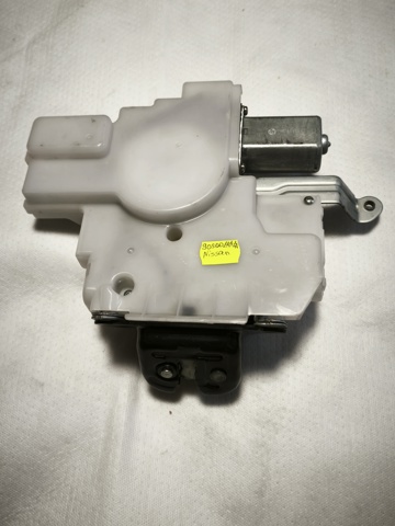 Замок и ручка двери задка 905001AA1A NISSAN