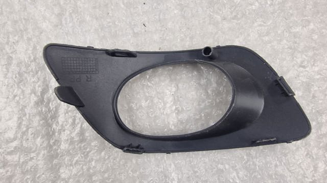MERCEDES A90688503539B51 Заглушка (решетка) противотуманных фар бампера переднего правая в наличии Украина