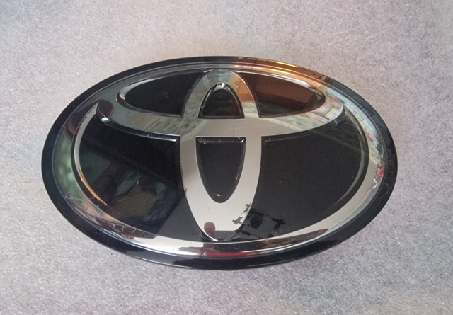 Эмблема решетки радиатора 9097502159 TOYOTA