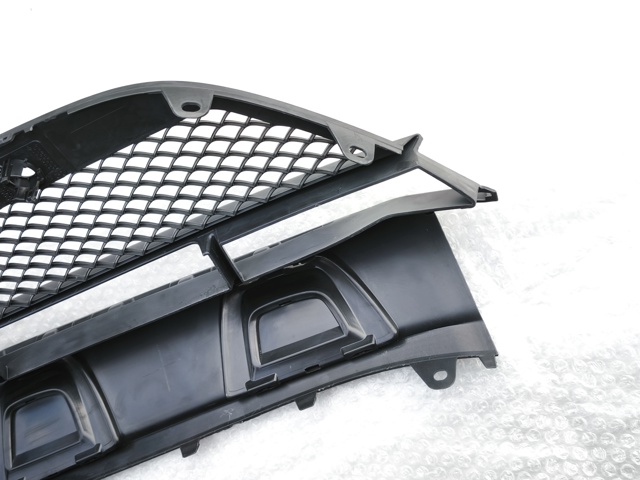 MERCEDES A2538852400 Решетка бампера переднего центральная в наличии Львов