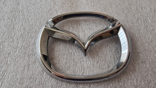 Фирменный значек на багажник DFR551731 MAZDA