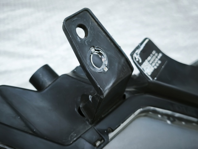 MAZDA KB8A51030 Фара правая в наличии Украина
