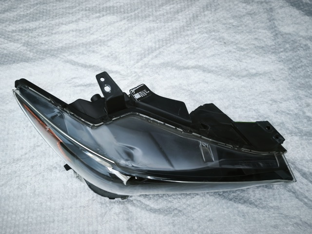 MAZDA KB8A51030 Фара правая в наличии Павлоград
