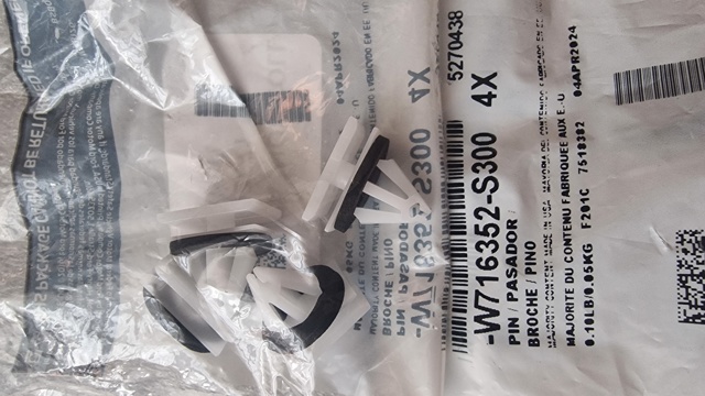 Пистон (клип) крепления накладок порогов W716352S300 FORD