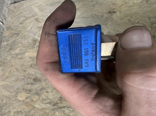 Реле свечей накаливания 8A0951253 VAG