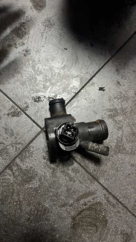 Фланец системы охлаждения (тройник)