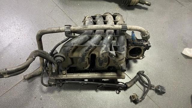 колектор впускний