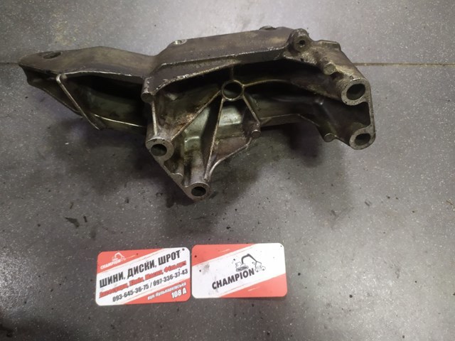 Кронштейн подушки (опори) двигуна, правої — фото 15