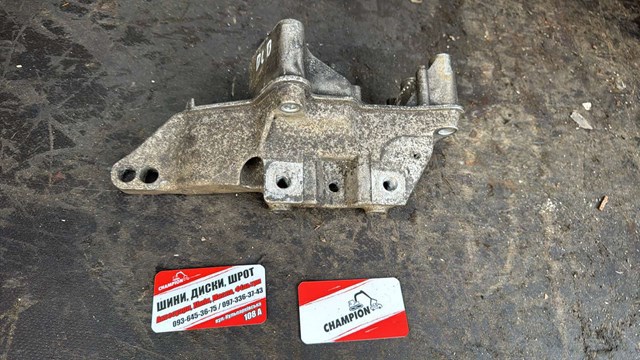 Кронштейн подушки (опори) двигуна, правої — фото 3