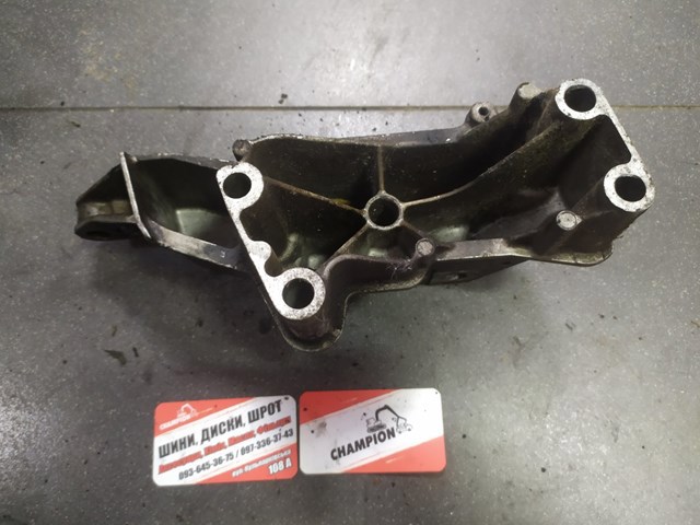 Кронштейн подушки (опори) двигуна, правої — фото 16