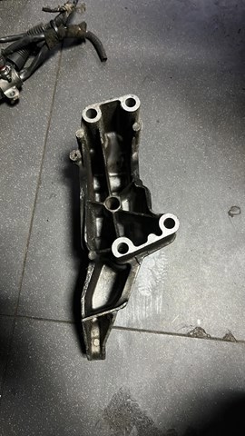 Кронштейн подушки (опоры) двигателя правой — фото 2