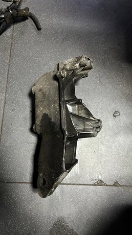 Кронштейн подушки (опоры) двигателя правой — фото 3