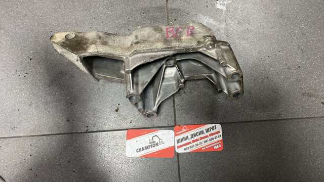 Кронштейн подушки (опоры) двигателя правой — фото 19