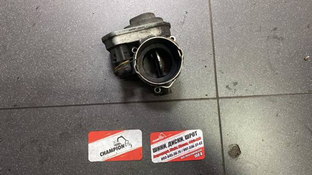 Дросільна заслінка в зборі