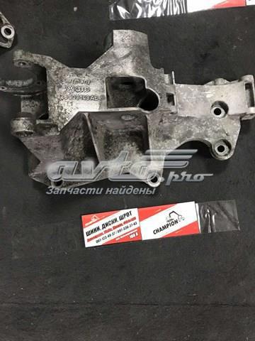 Кронштейн двигуна