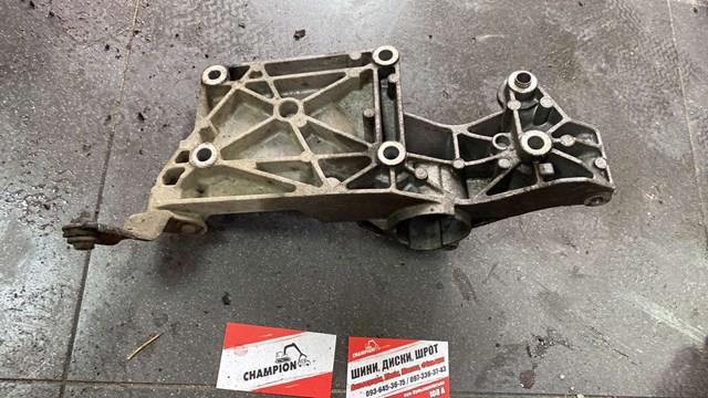 кронштейн генератора