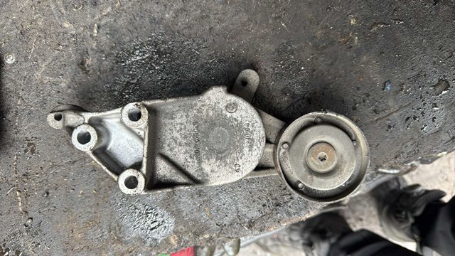 Натяжитель приводного ремня