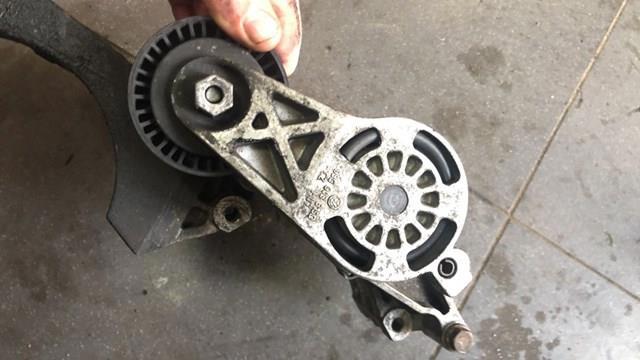 Натяжитель приводного ремня