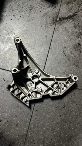 Кронштейн подушки (опоры) двигателя передней — фото 2