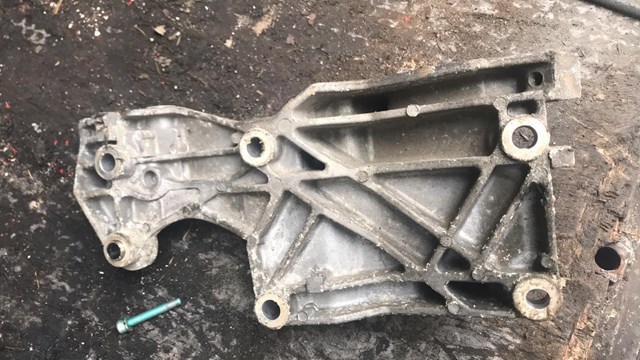 кронштейн двигателя — фото 2