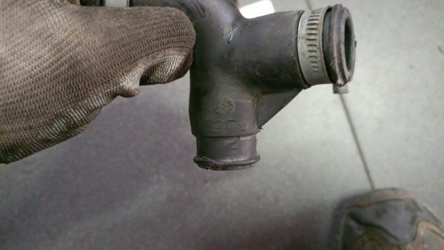 Патрубок вентиляції картера, масловіддільника — фото 2