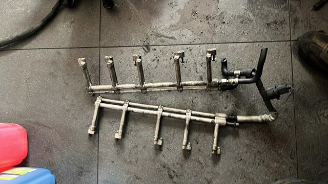 Распределитель топлива (рампа) правый — фото 2