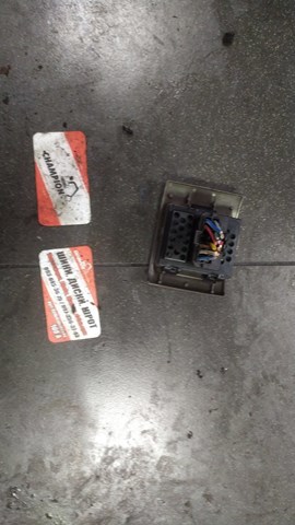 Вимикач електричних вікон — фото 3