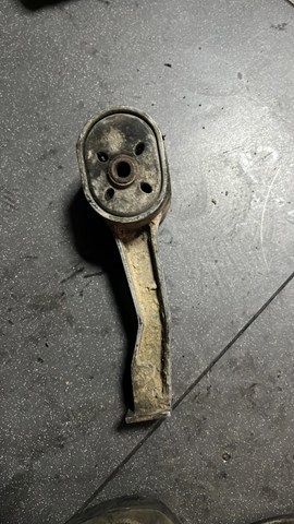 Подушка (опора) двигателя задняя — фото 2