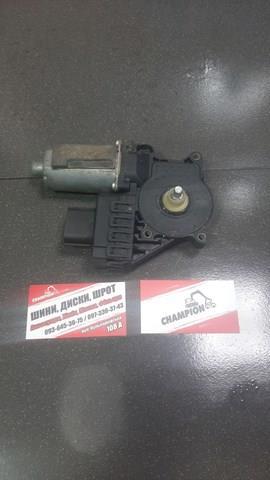 Моторчик склопідйомника задній правий