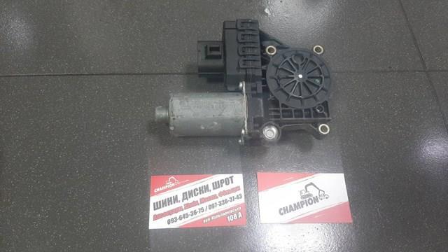 Моторчик склопідйомника задній правий