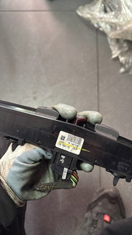 Кнопка включения аварийного сигнала — фото 2