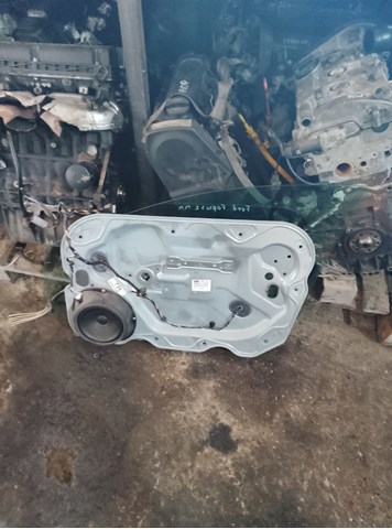 Стекло двери передней правой — фото 3