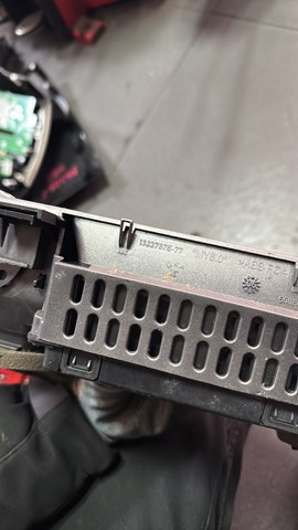 Центральний повітропровід, рамка дисплея Opel Vectra — фото 3