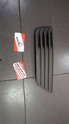 Заглушка/ решітка протитуманних фар бампера переднього, права — фото 2